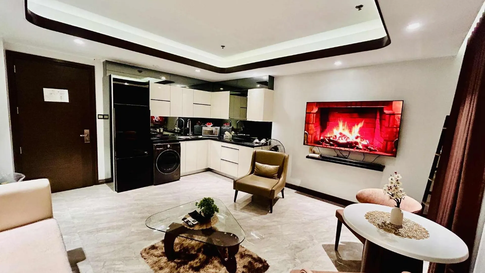 One Euphoria Prime Suite Hotel kontakter